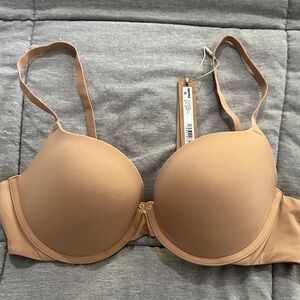 SKIMS fits everybody push up Demi